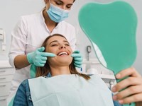 3 cosas que manchan tus dientes sin que lo sepas