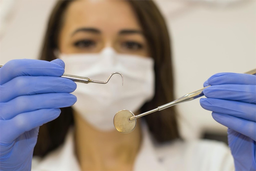 ¿Cuándo debe ser la primera visita de un niño al dentista?