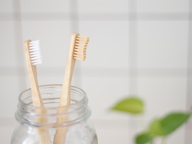 ¿Cuántas veces debemos lavarnos los dientes al día?