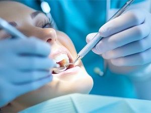 ¿Es posible tener dientes de leche en la edad adulta? ¿Puede perjudicarme?