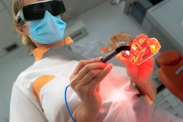 Láser diodo en tratamientos de implantología