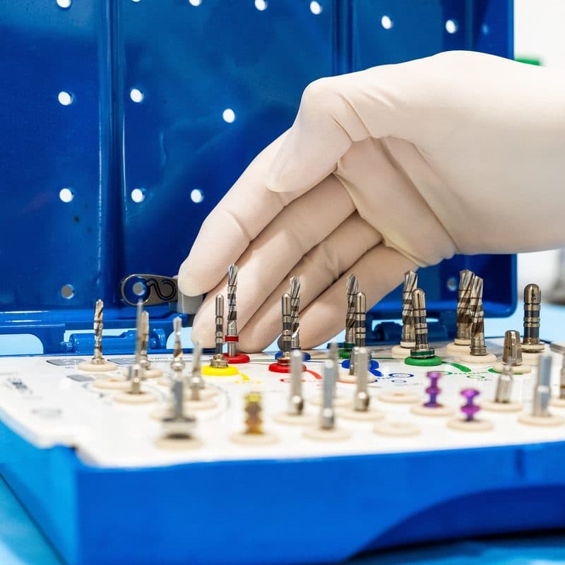 Tratamientos de periodoncia y endodoncia en Santiago en Clínica Implanteoral Milladoiro