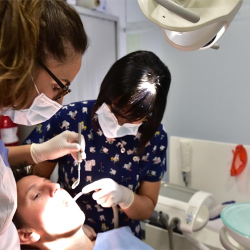 ¿Qué problemas solucionamos con el uso de carillas dentales?