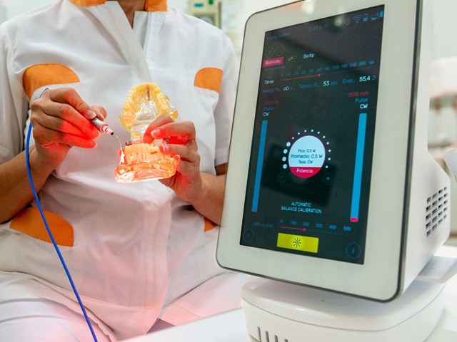 Salva tus encías y tus dientes con periodoncia y endodoncia en Milladoiro