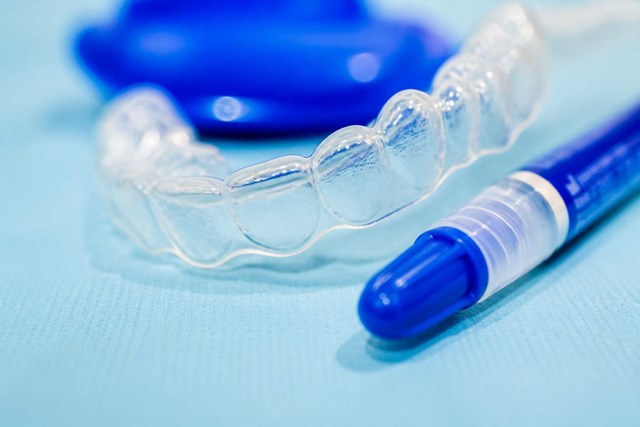 Sonrisa más luminosa con el blanqueamiento dental en Milladoiro - Imagen 1