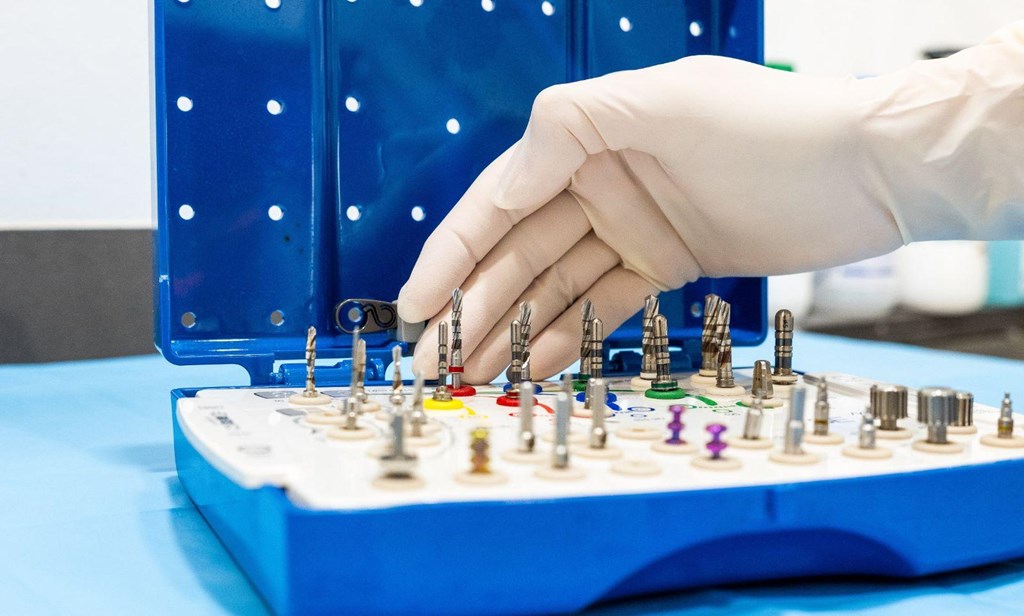 Foto 1 Vuelve a sonreír con implantes dentales en Milladoiro