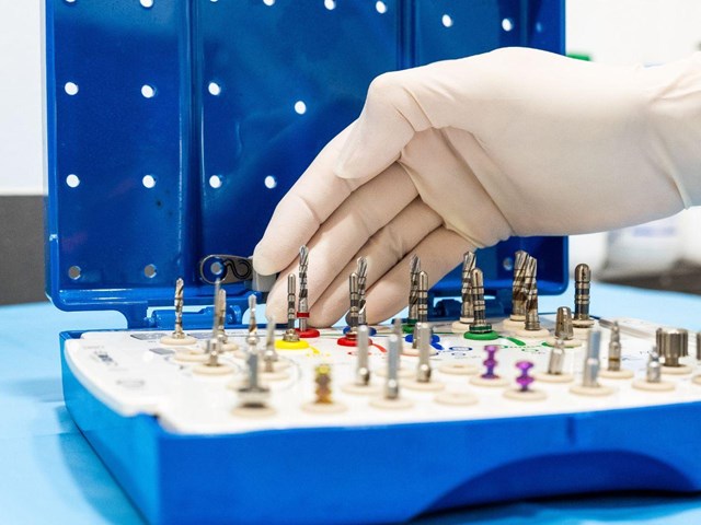 Vuelve a sonreír con implantes dentales en Milladoiro